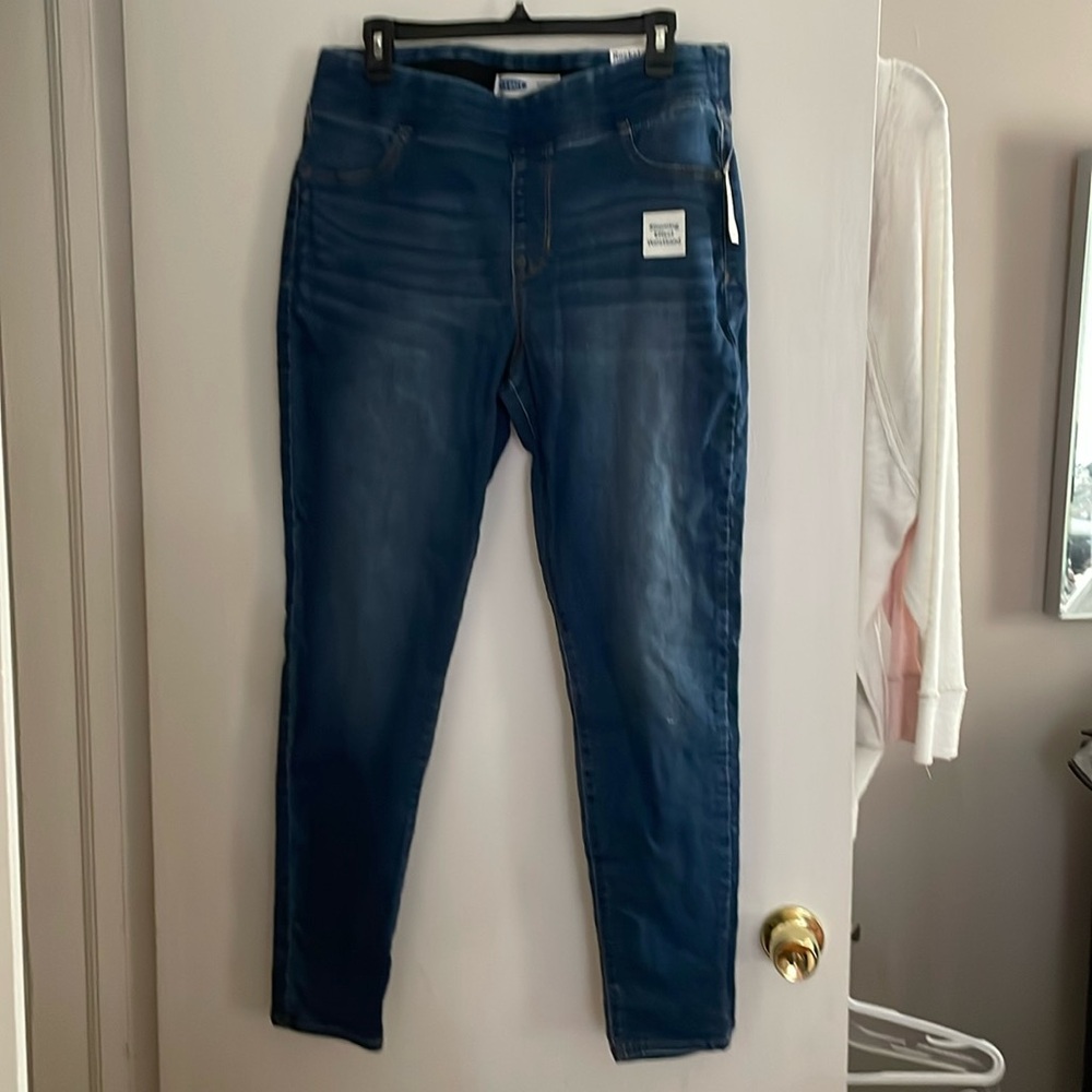 Old Navy Rockstar jeggings size 14. New with tags